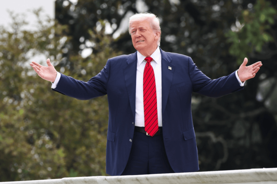 梅德韦杰夫警告北约,俄将取消核武器的自我限制