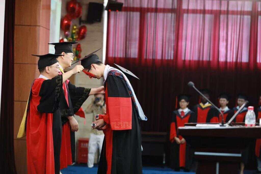 学历不应该是枷锁!中科院博士辞职开民宿,年营收400万,从高材生到成功创业者