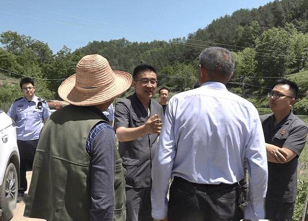 秦岭脚下二十年如一日健身晨跑的他,以自律、温度与力量滋养法治年轮