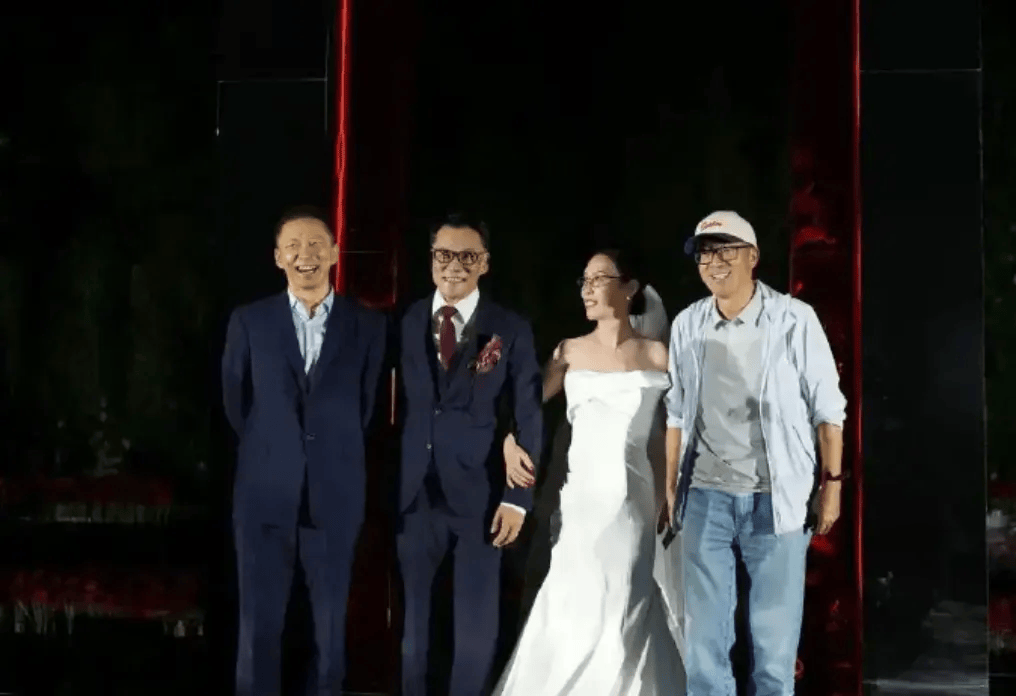 60岁李国庆谈再婚:妻子是北大读书时的“白月光”,曾承诺买房买车惹怒对方;张朝阳俞敏洪到场祝福