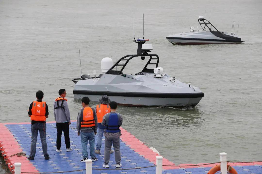 美媒爆料:055大驱“南昌”舰遭到美国无人艇跟踪监视!