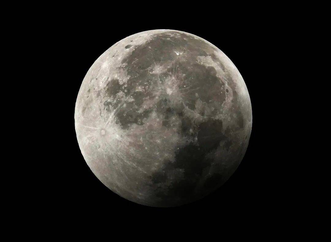 “红月亮”凌晨现身，震撼月全食天象来了：高清大图记录月亮“变脸”全过程