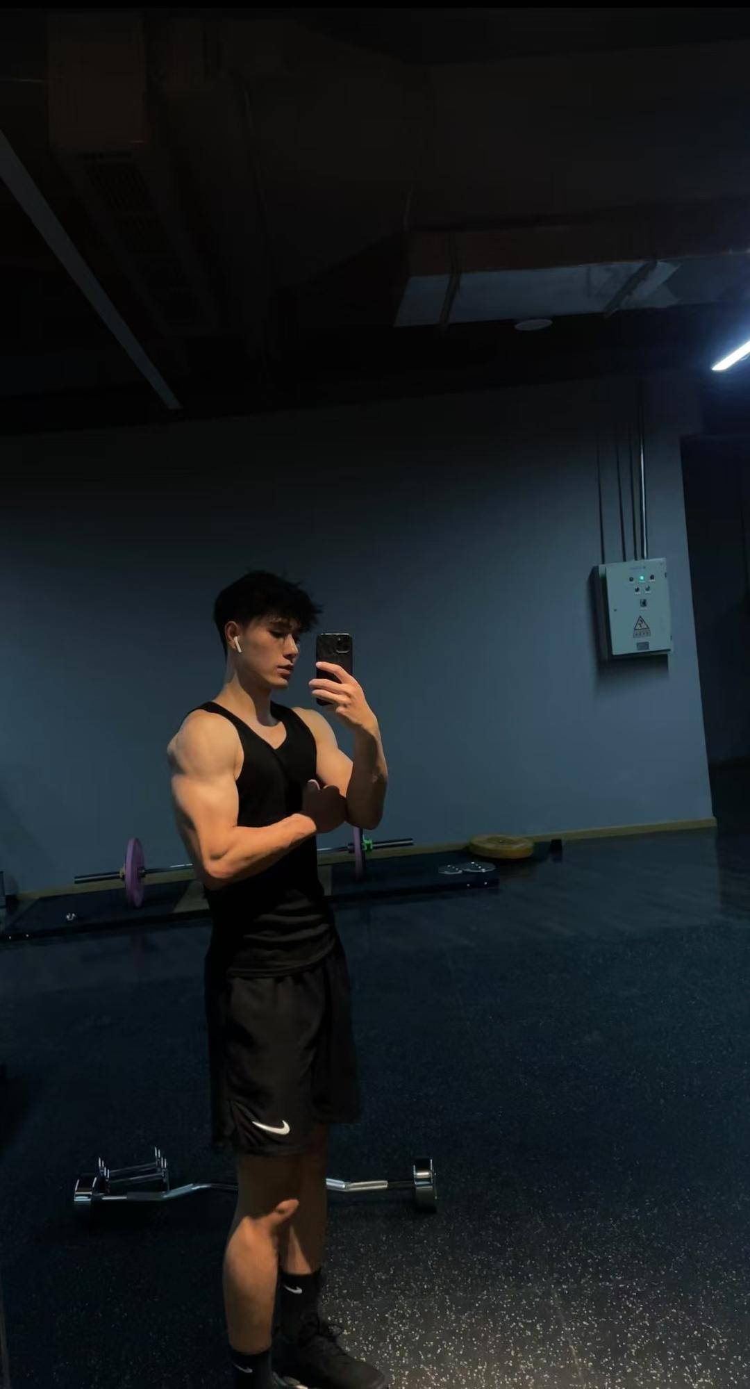 川超南充队6号球员明俊贤因颜值走红:“希望大家更关注球场上的我,以球技赢得掌声”