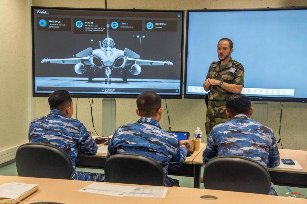 阵风再败，印尼一口气下单42架歼10，印媒急了：自己就是前车之鉴